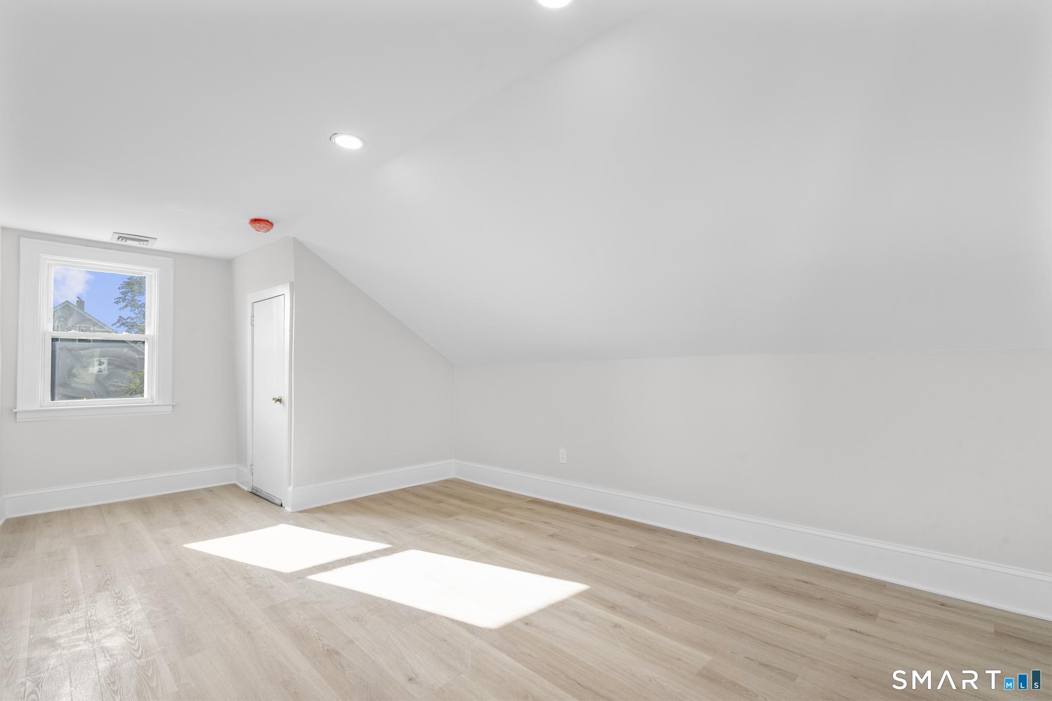 39 Edwards Street Hamden, CT 06517 - Photo 14 of 17