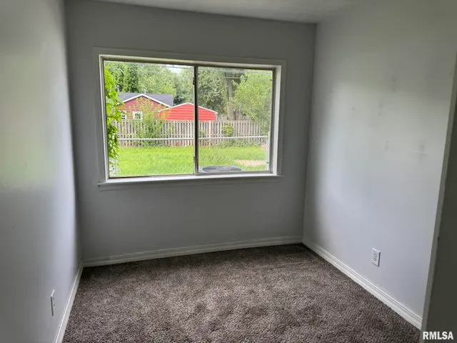 $1,300 | 2914 West 67th Street, Davenport, IA 52806