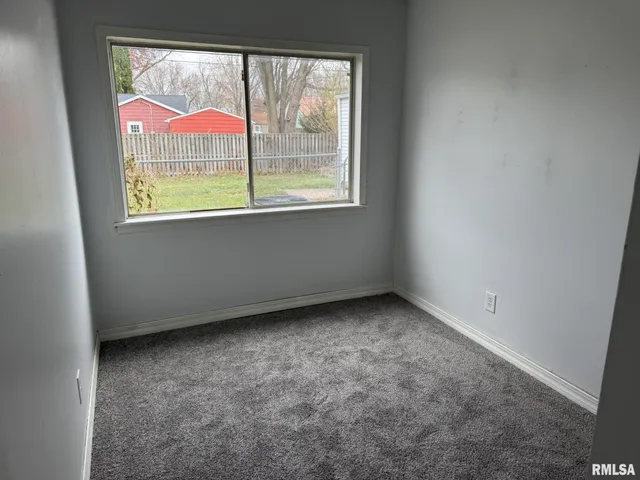 $1,300 | 2914 West 67th Street, Davenport, IA 52806