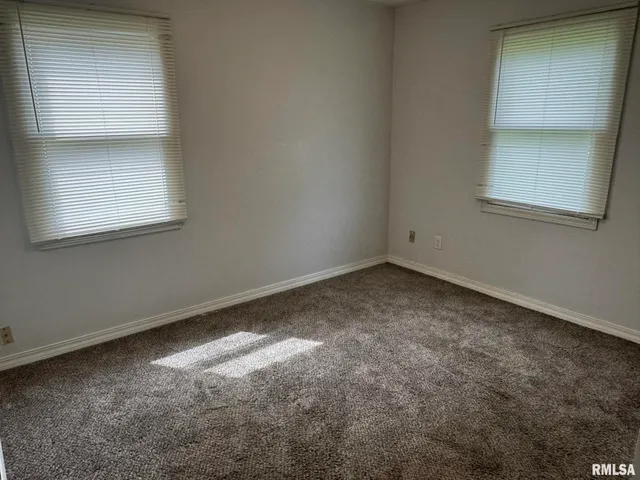 $1,300 | 2914 West 67th Street, Davenport, IA 52806