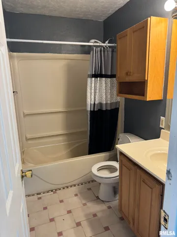 $1,300 | 2914 West 67th Street, Davenport, IA 52806