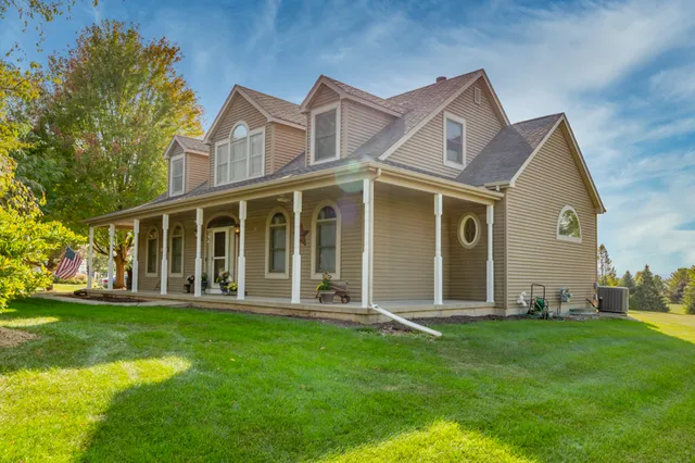 $530,000 | 33605 East Pine Circle, Genoa, IL 60135