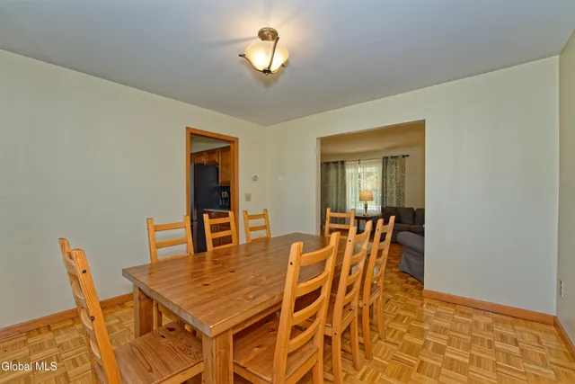 $688,900 | 5 Shamrock Circle, Colonie, NY 12110