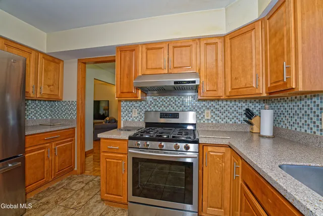 $688,900 | 5 Shamrock Circle, Colonie, NY 12110