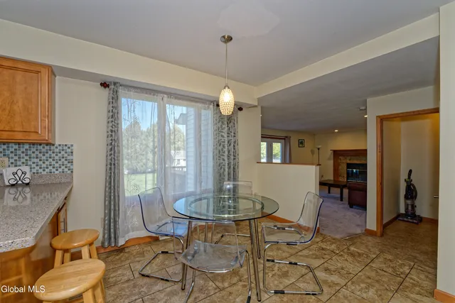 $688,900 | 5 Shamrock Circle, Colonie, NY 12110