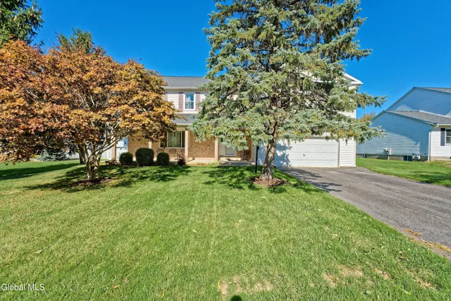 $688,900 | 5 Shamrock Circle, Colonie, NY 12110