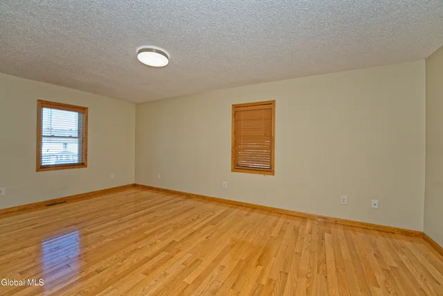 $688,900 | 5 Shamrock Circle, Colonie, NY 12110