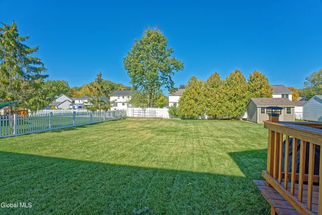 $688,900 | 5 Shamrock Circle, Colonie, NY 12110