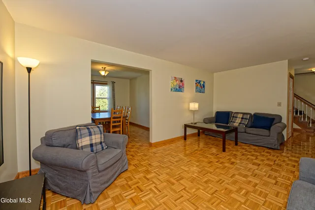 $688,900 | 5 Shamrock Circle, Colonie, NY 12110