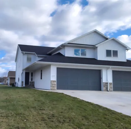 $724,900 | 1574 Pond View Drive, Neenah, WI 54956