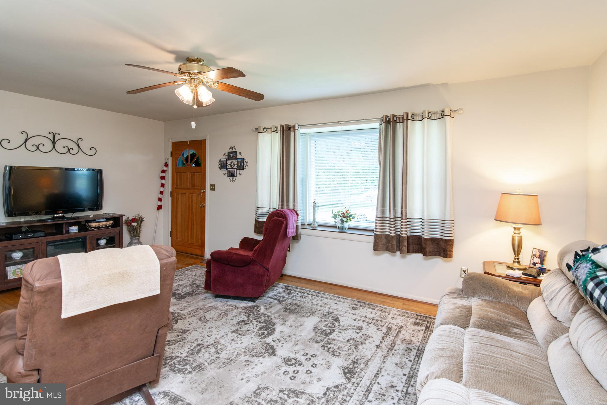 2014 Cherry Road Edgewood, MD 21040 - Photo 4 of 25 a living room with furniture and a flat screen tv
