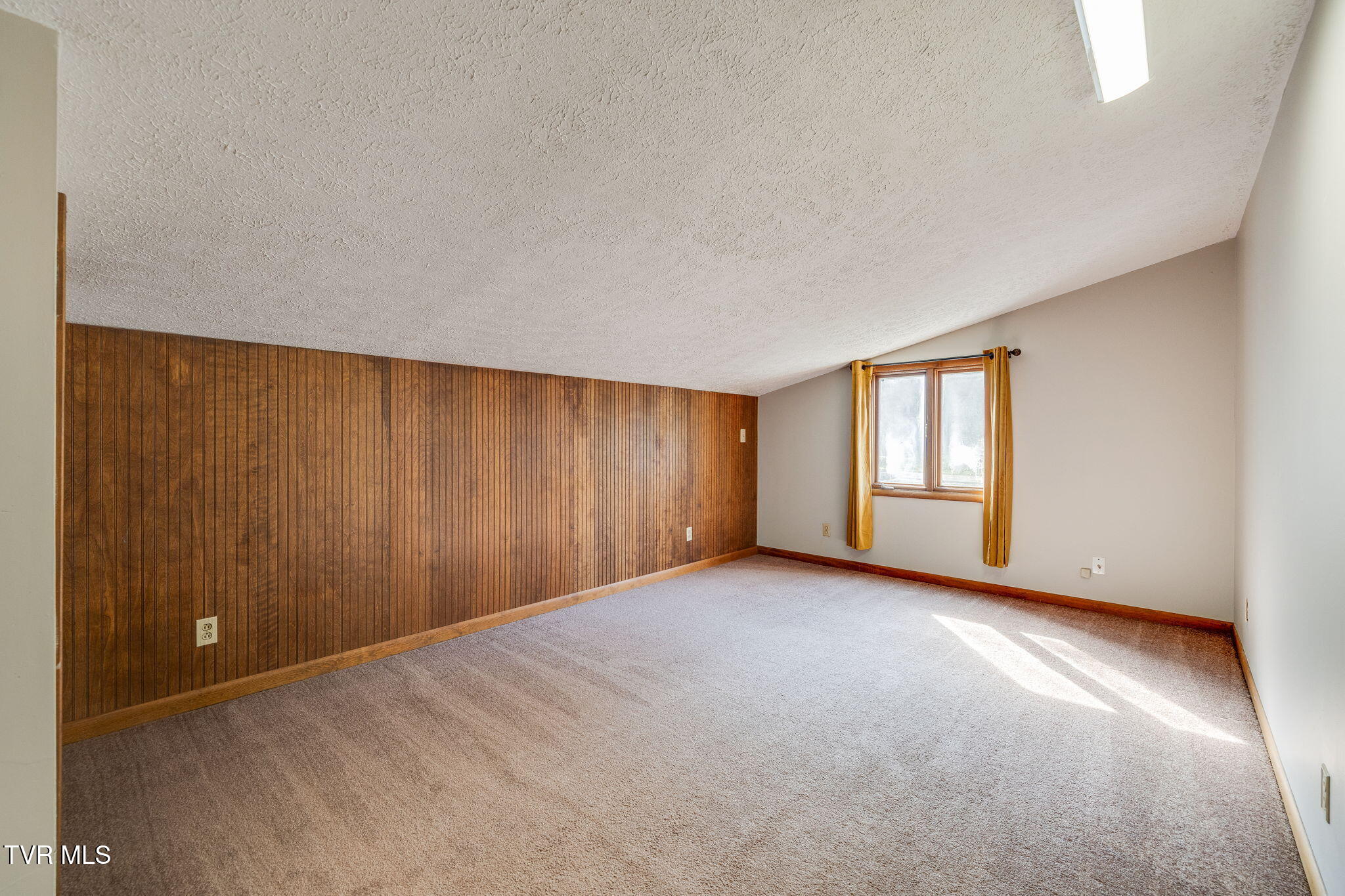 1450 East Shipley Ferry Road Kingsport, TN 37663 - Photo 23 of 49 2nd level bedroom