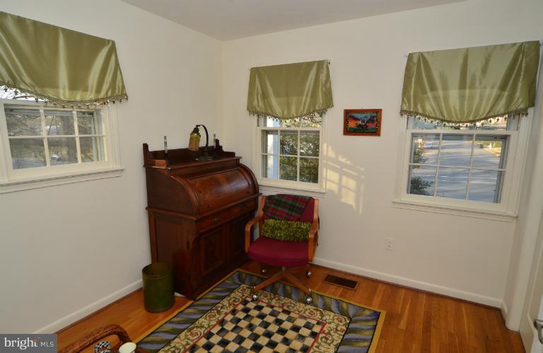 406 Old Courthouse Road Northeast Vienna, VA 22180 - Photo 23 of 28 Bedroom