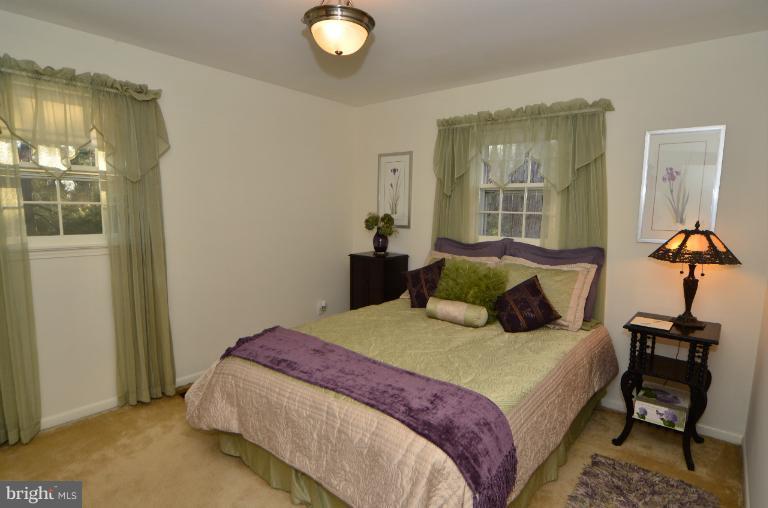 406 Old Courthouse Road Northeast Vienna, VA 22180 - Photo 24 of 28 Bedroom
