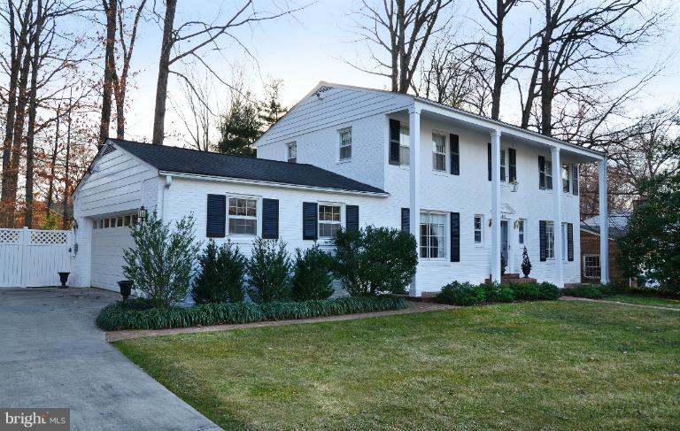 406 Old Courthouse Road Northeast Vienna, VA 22180 - Photo 10 of 28 Exterior (Front)