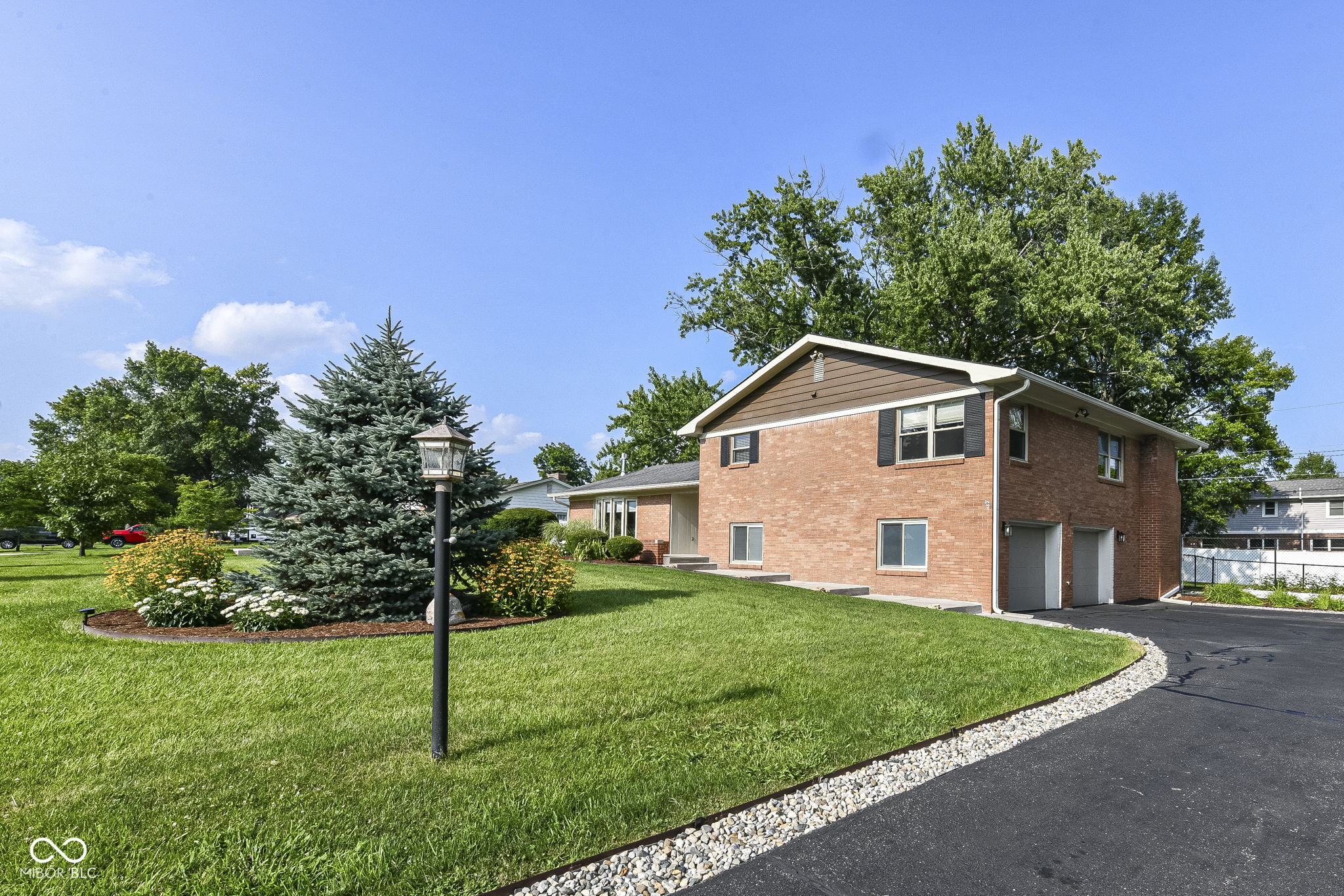 6363 Breamore Road Indianapolis, IN 46220 - Photo 3 of 39