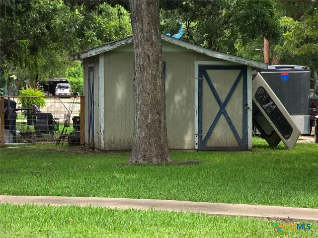 $1,250 | 55 Breiger Road, Gonzales, TX 78629