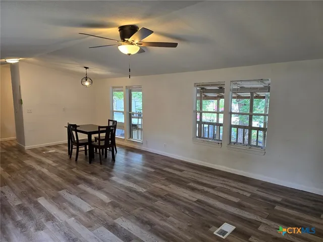 $1,250 | 55 Breiger Road, Gonzales, TX 78629