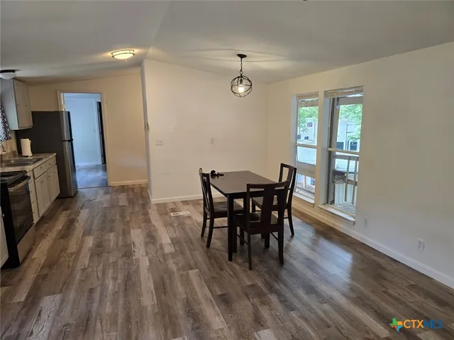 $1,250 | 55 Breiger Road, Gonzales, TX 78629