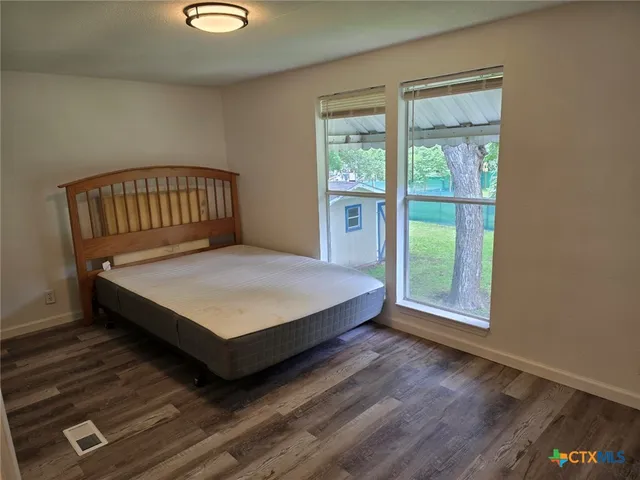 $1,250 | 55 Breiger Road, Gonzales, TX 78629