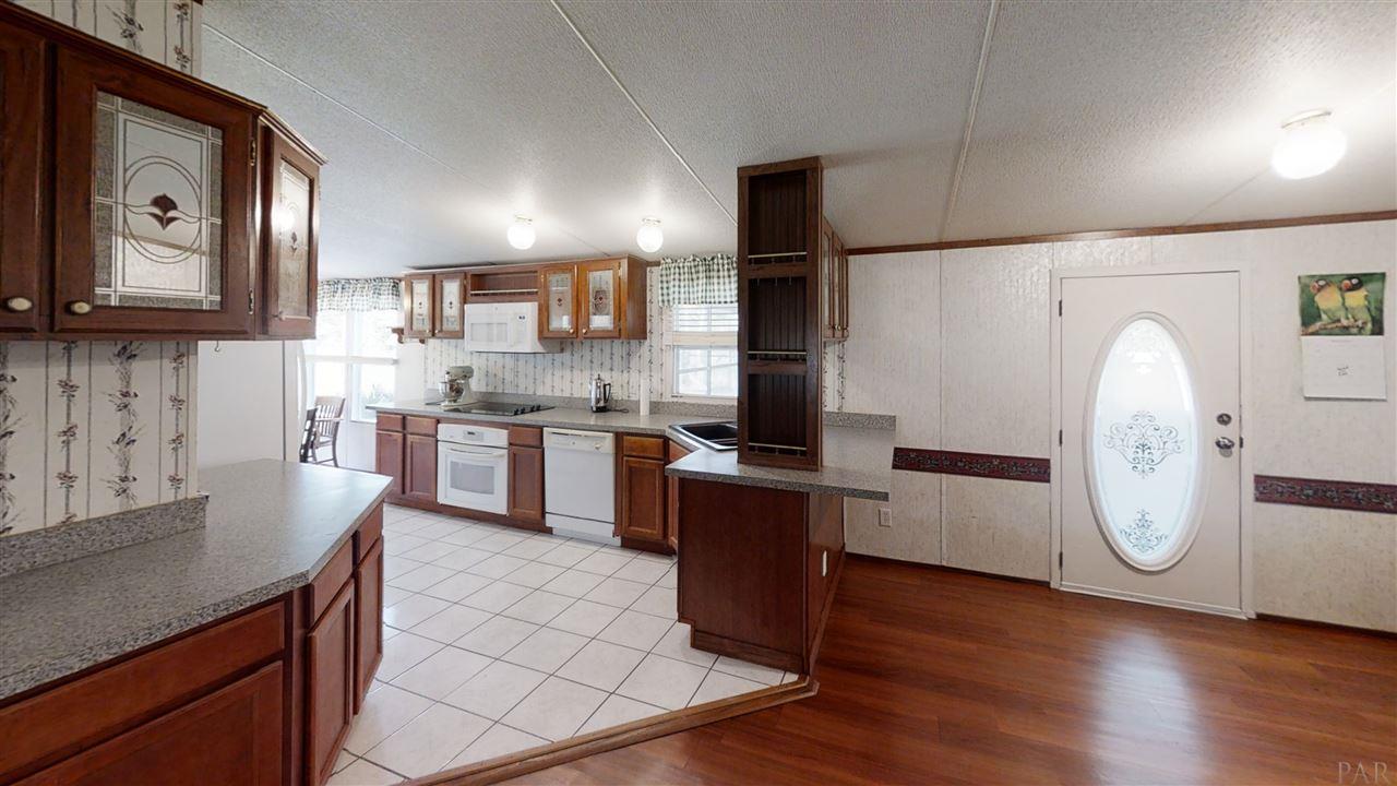 7945 Malone Road Milton, FL 32570 - Photo 8 of 36 Gallery Image 8