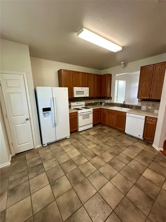 $1,600 | 135 Michaelis Road, Unit B, Kyle, TX 78640