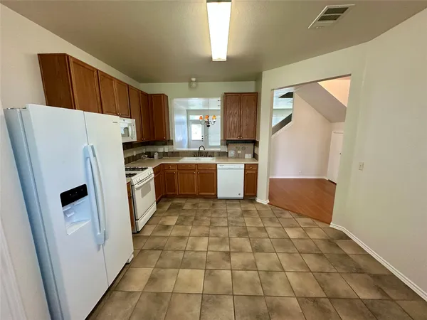 $1,600 | 135 Michaelis Road, Unit B, Kyle, TX 78640