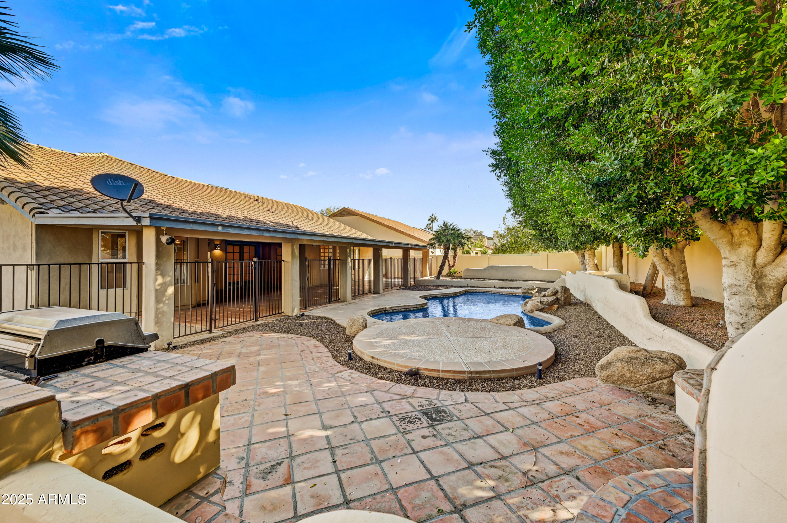 2015 East Bendix Drive Tempe, AZ 85283 - Photo 27 of 31 a patio with a table and chairs and potted plants
