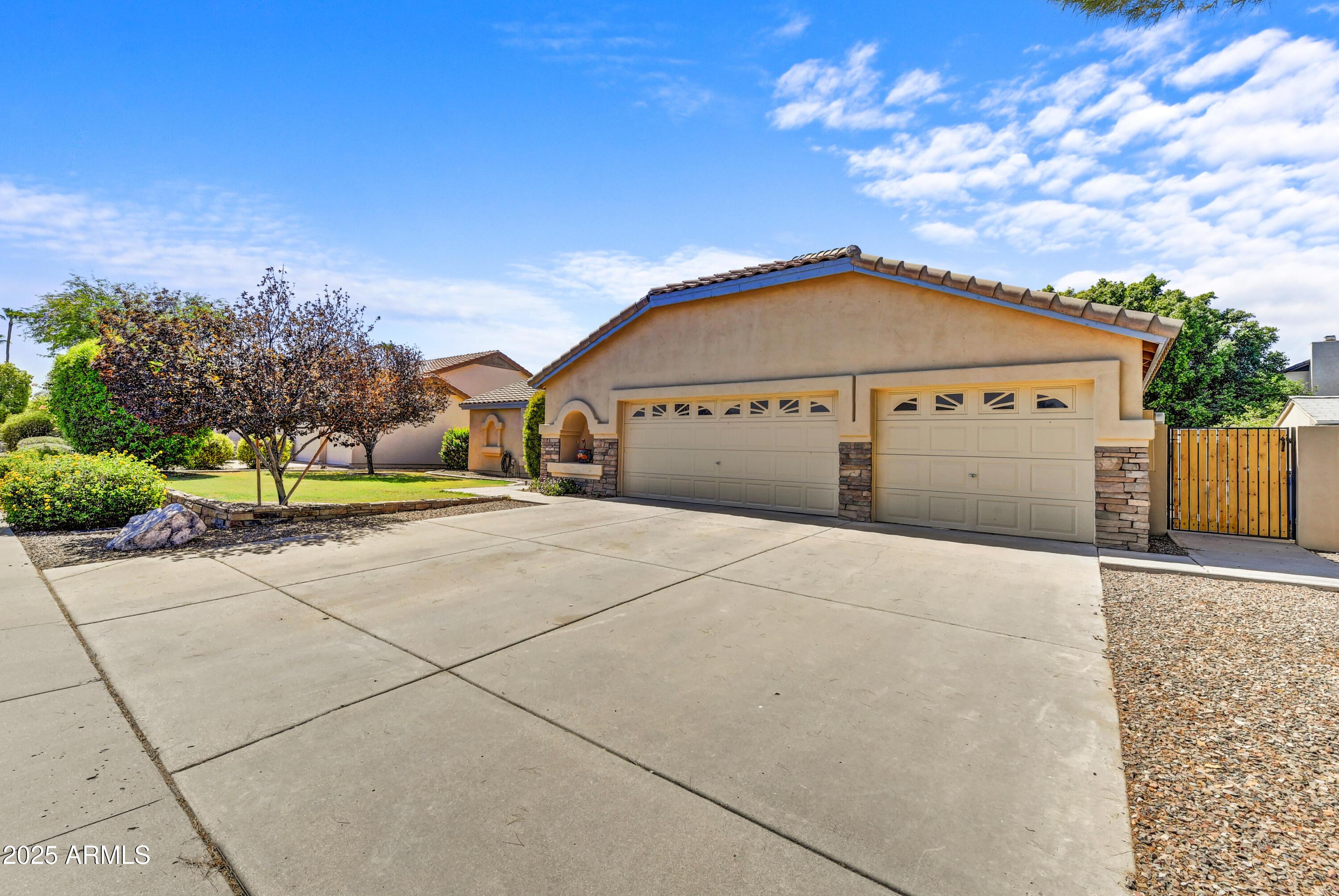 2015 East Bendix Drive Tempe, AZ 85283 - Photo 3 of 31 a view of backyard of house