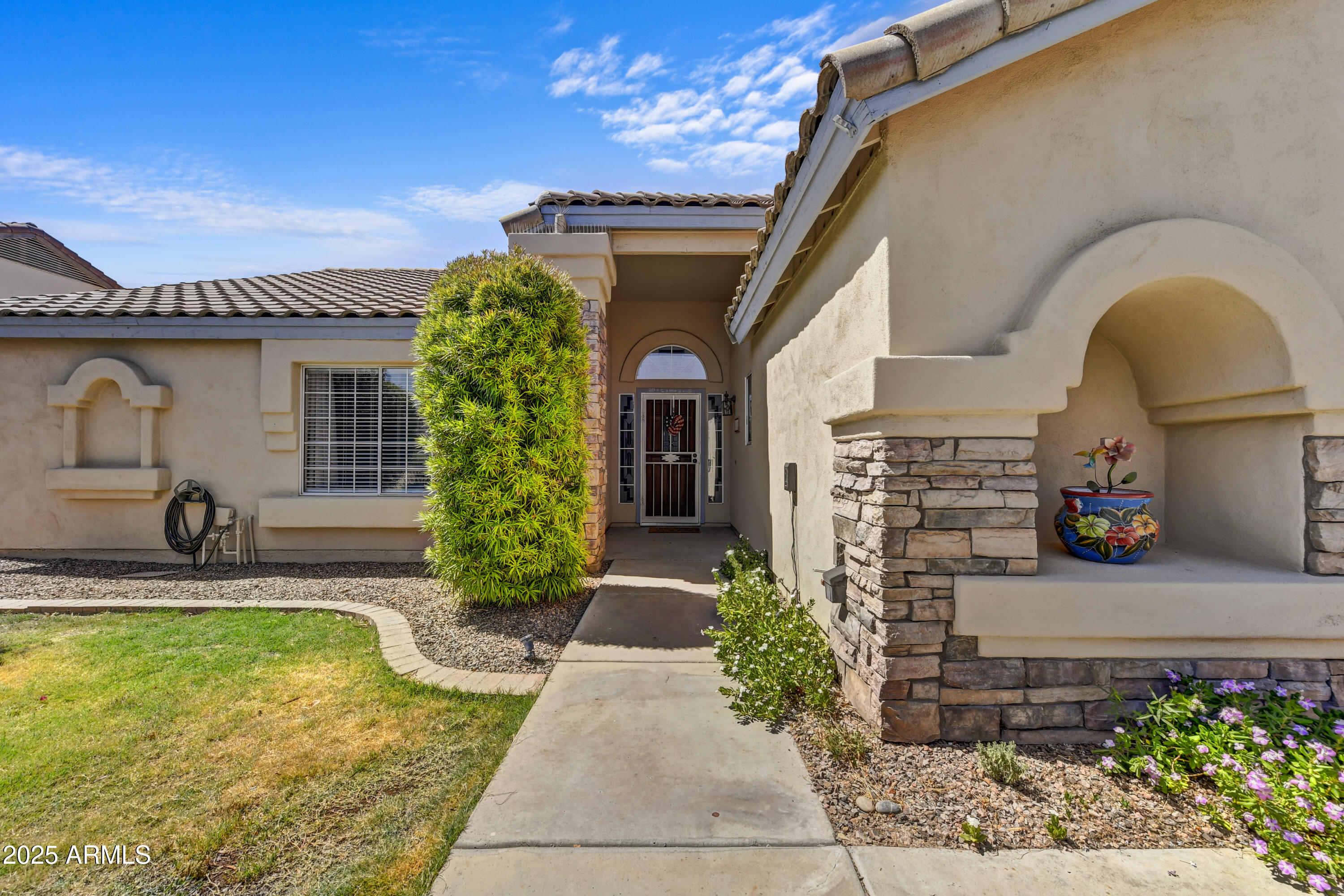 2015 East Bendix Drive Tempe, AZ 85283 - Photo 4 of 31 a house view with a outdoor space