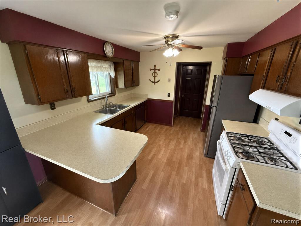 3412 South Reese Road Reese, MI 48757 - Photo 2 of 17