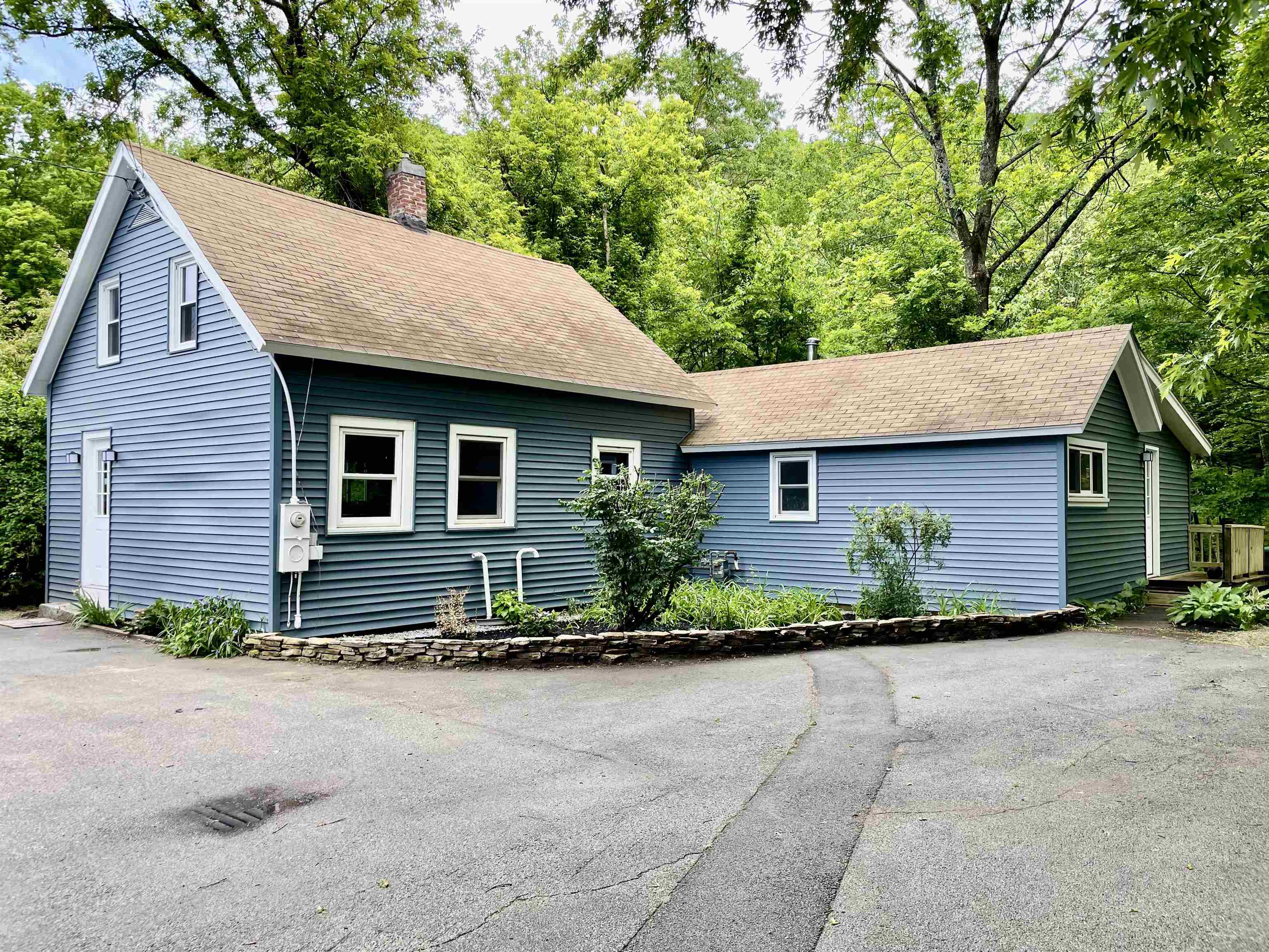 20 Merrimack Street Hooksett, NH 03106 - Photo 1 of 25 Gallery Image 1