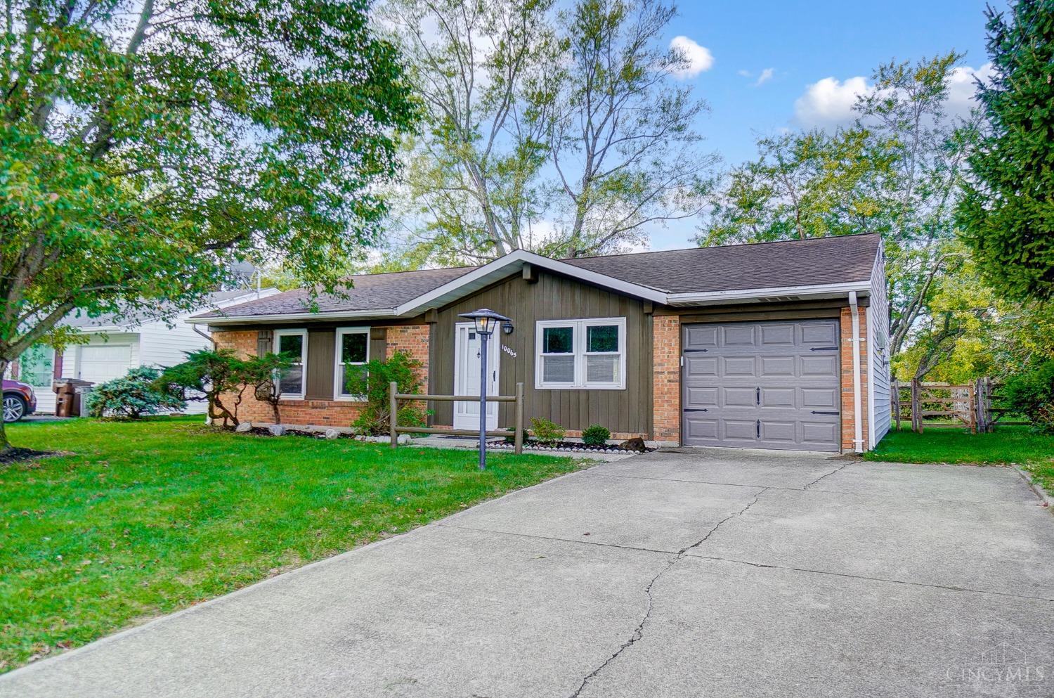 10065 Pippin Road Cincinnati, OH 45231 - Photo 2 of 37