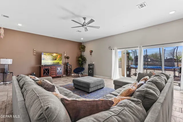 $339,950 | 352 Mercy Tellez, El Paso, TX 79927