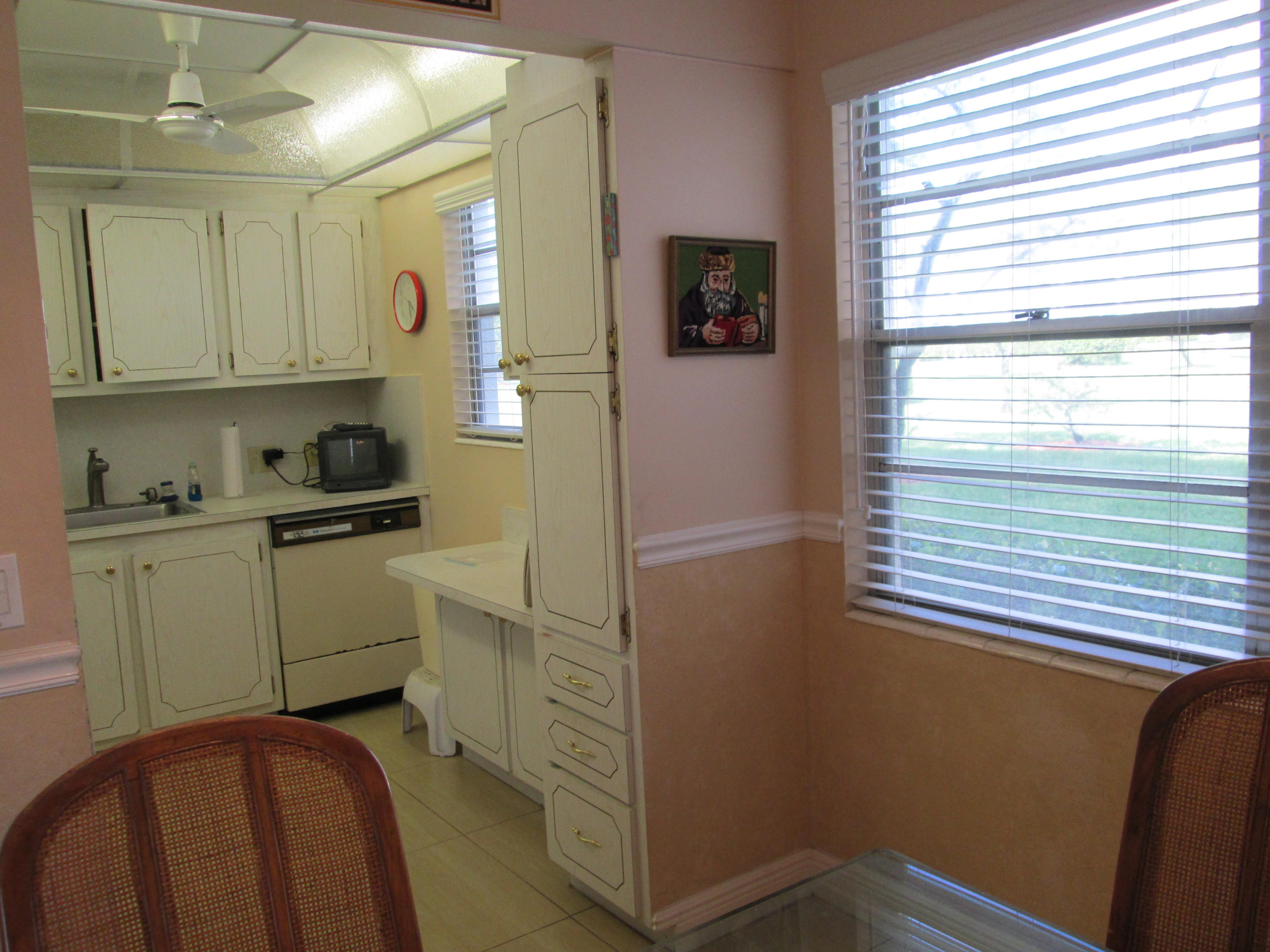 46 Suffolk B Boca Raton, FL 33434 - Photo 5 of 15 kitchen 3