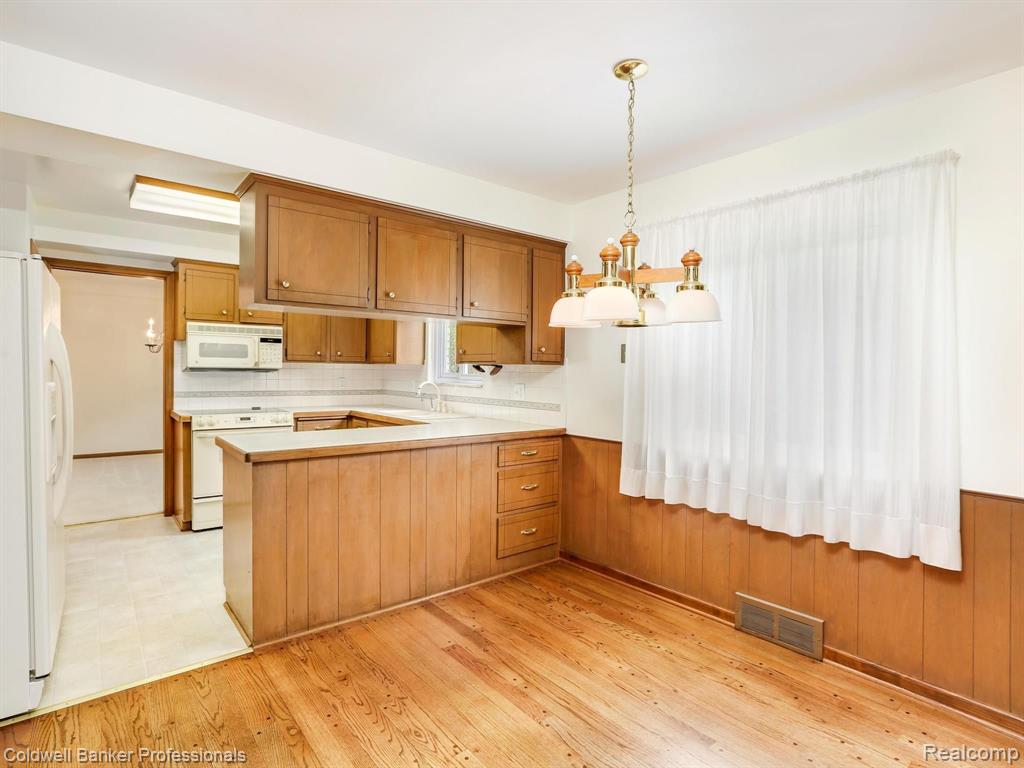 65 South Duval Road Grosse Pointe Shores, MI 48236 - Photo 12 of 40