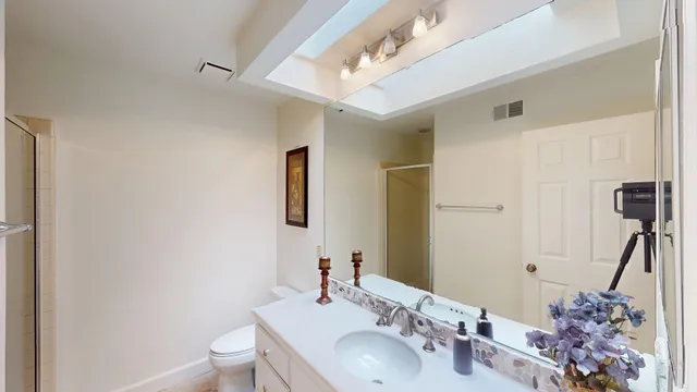 $685,000 | 162 Lost River Drive, Palm Desert, CA 92211