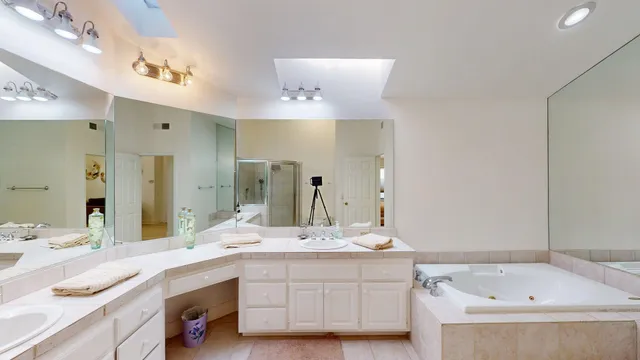 $685,000 | 162 Lost River Drive, Palm Desert, CA 92211