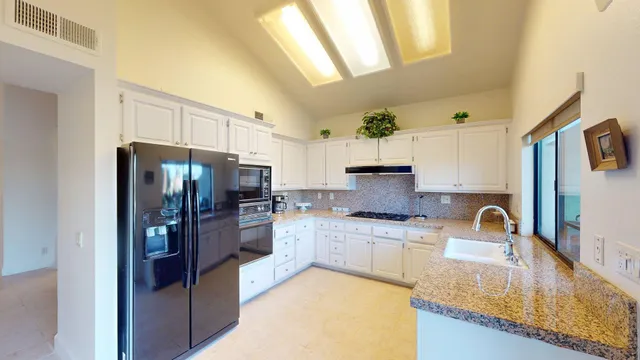 $685,000 | 162 Lost River Drive, Palm Desert, CA 92211