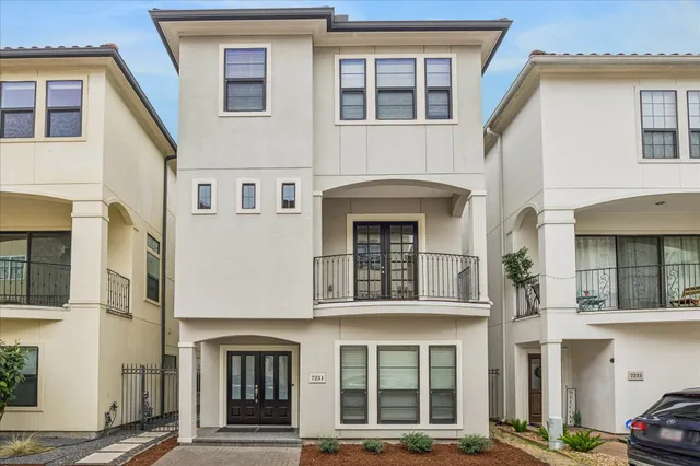 $2,800 | 7231 Laguna Villas, Houston, TX 77036