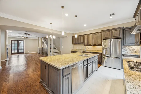 $2,700 | 7231 Laguna Villas, Houston, TX 77036