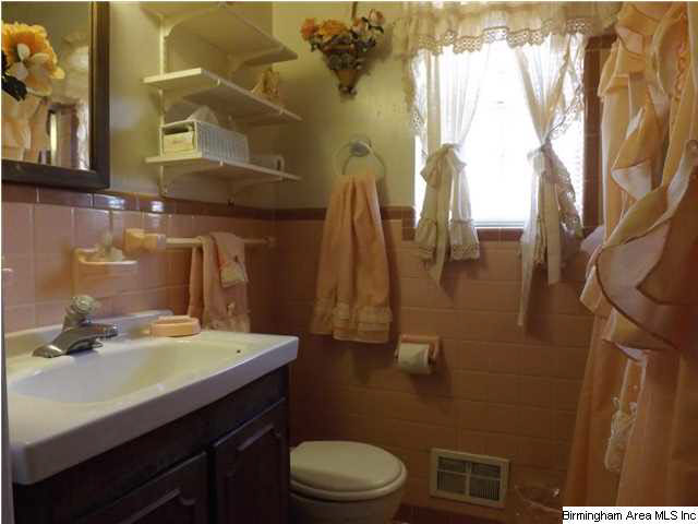 1108 Glenfield Road Fairfield, AL 35064 - Photo 3 of 12