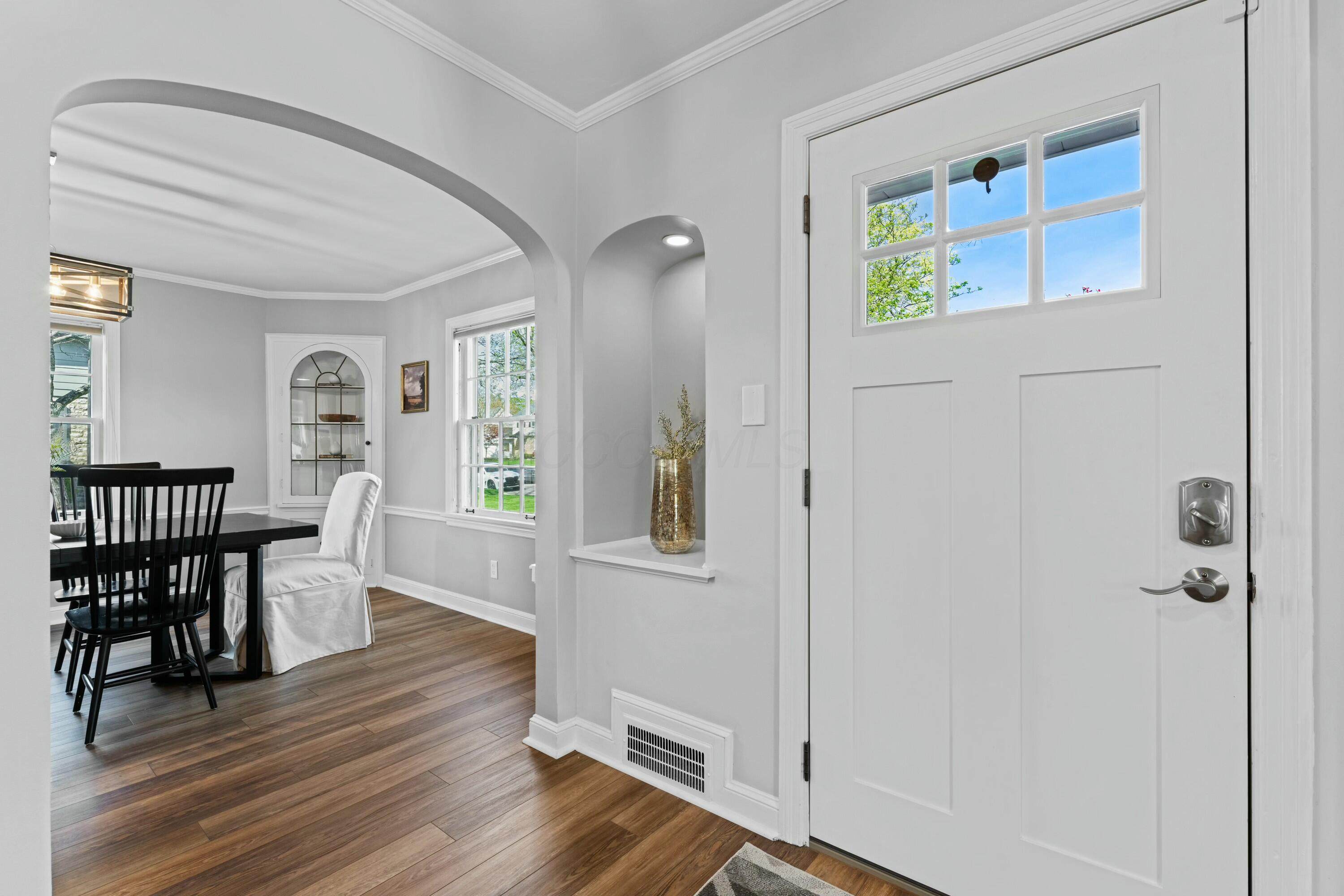2597 York Road Upper Arlington, OH 43221 - Photo 7 of 71 Entryway