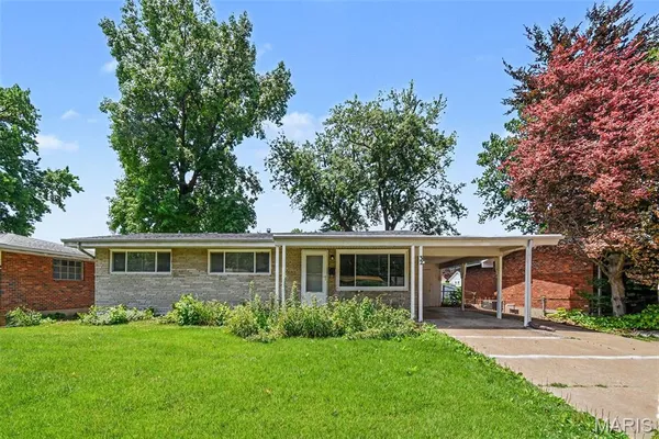 $184,900 | 32 Queen Ann Drive, Hazelwood, MO 63042