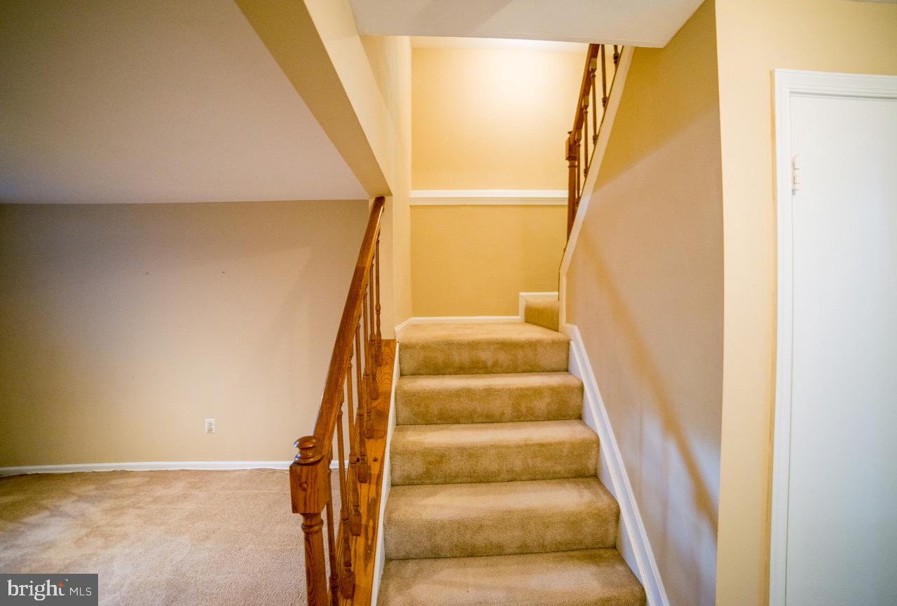 202 Finale Terrace Silver Spring, MD 20901 - Photo 8 of 12 Very nice interior stair well...