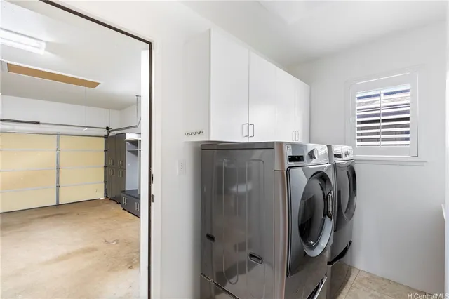 a view of a storage & utility room with washer and dryer