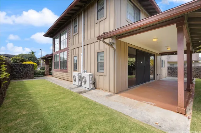 a view of backyard of the house