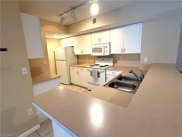 $1,750 | 1865 Florida Club Drive, Unit 6203, Naples, FL 34112