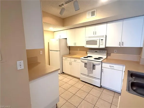 $1,750 | 1865 Florida Club Drive, Unit 6203, Naples, FL 34112