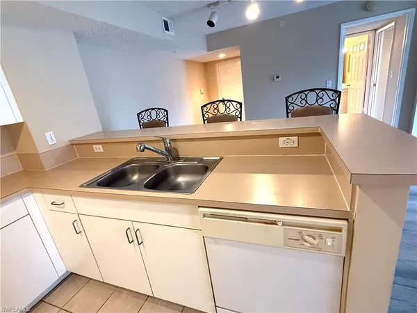 $1,750 | 1865 Florida Club Drive, Unit 6203, Naples, FL 34112